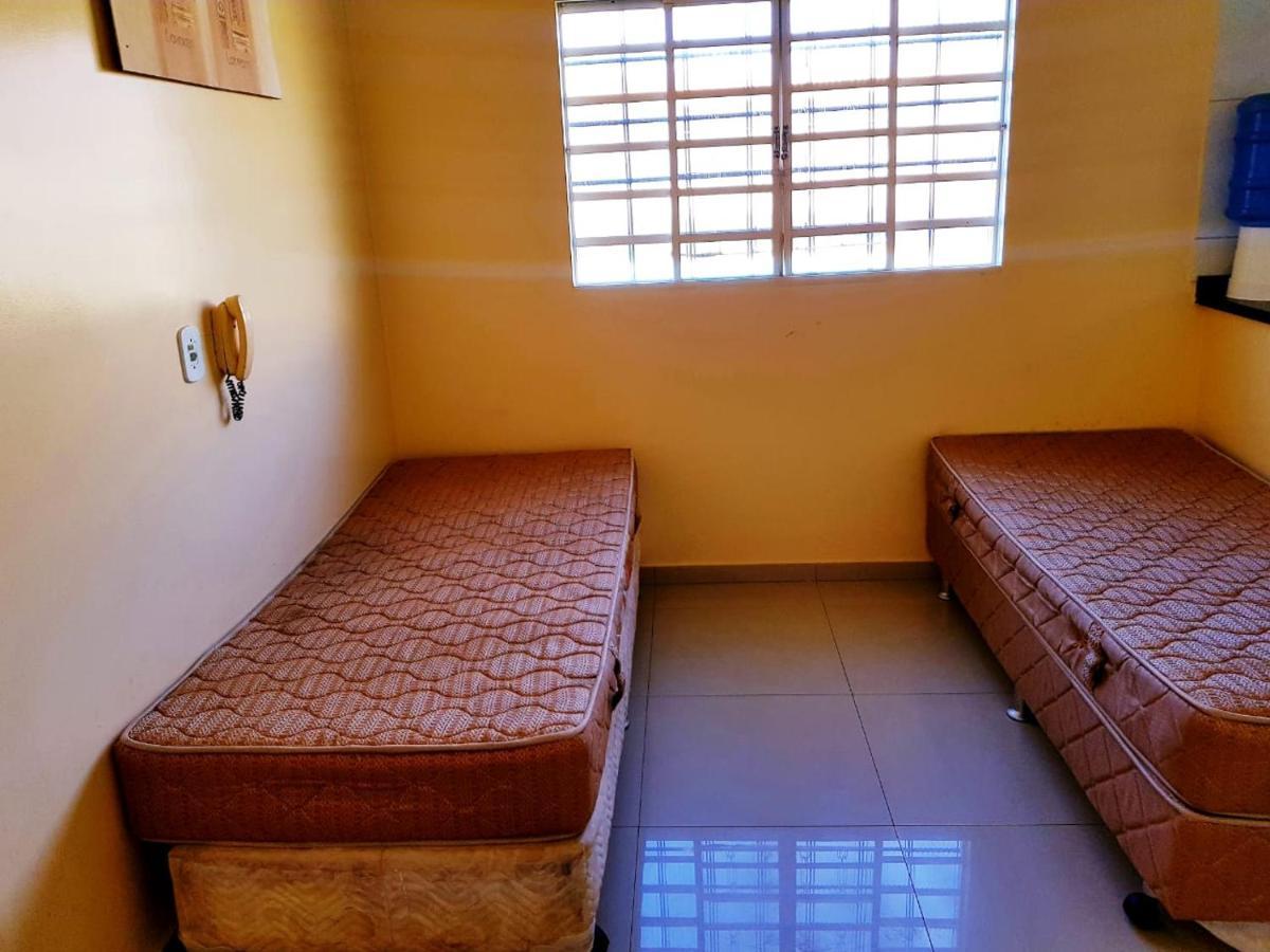 Otima Casa Caldas Novas 2 Km Do Centro Para Ate 14 Pesssoas Com Piscina Aquecida, Churrrasqueira, Wifi Exterior foto